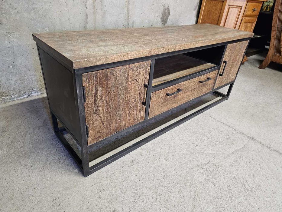 Шкаф от метал и дърво