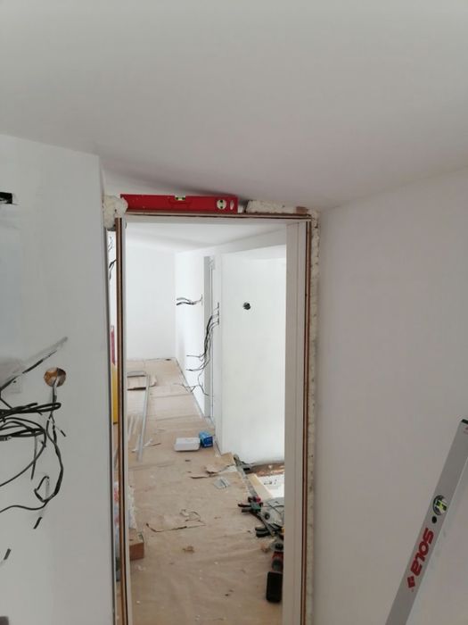 Монтаж на интериорни врати