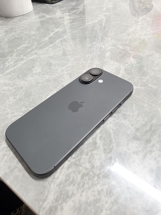 iPhone 17 почти новый. Без царапин.