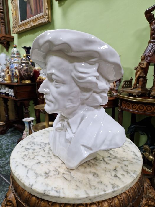 Страхотен голям антикварен порцеланов бюст