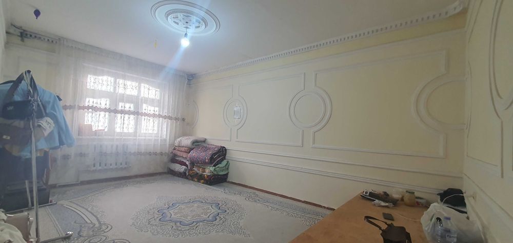 Yakkasaroyda 2 xonali kvartira sotiladi!