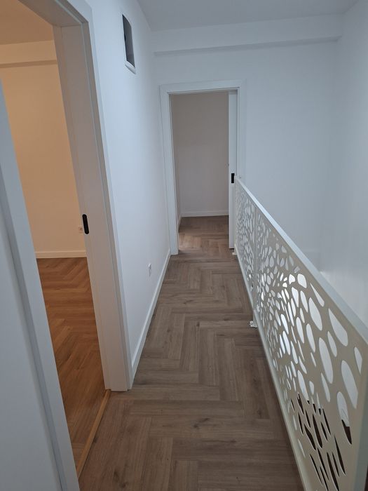 vand casa px1 4 camere din caramida