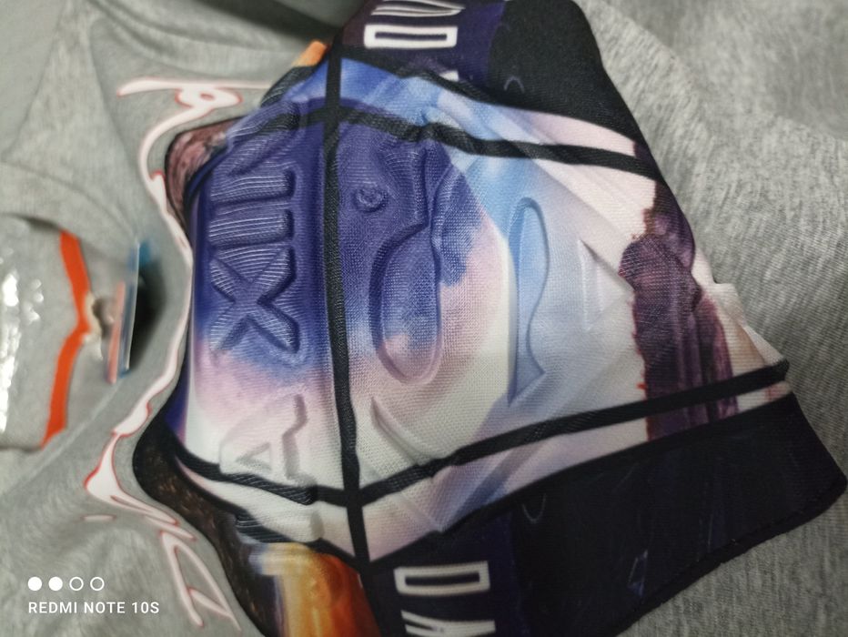 Продам свитер детский новый