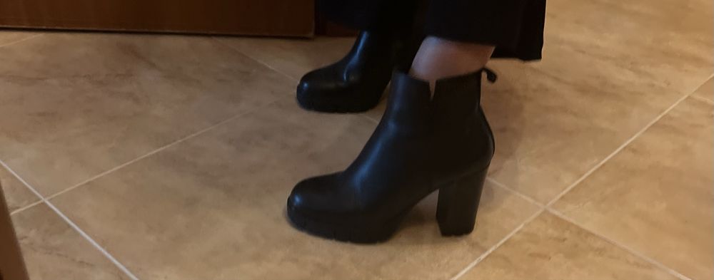 Черни боти на Lasocki - 39 номер