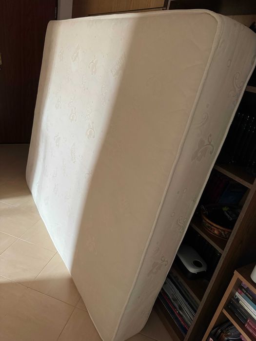 saltea in stare foarte buna