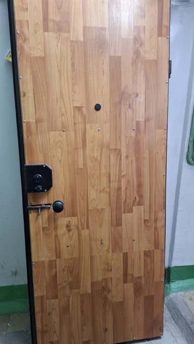 Продам железную дверь