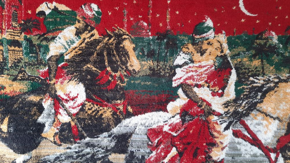Carpetă " Răpirea din Serai". Are 25 de ani. Este impecabilă.