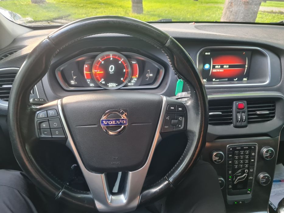 Volvo v40 R design