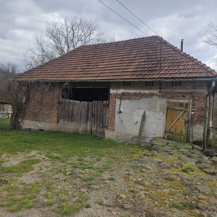 Vând casă  Sat Caraci  com Baia de cris