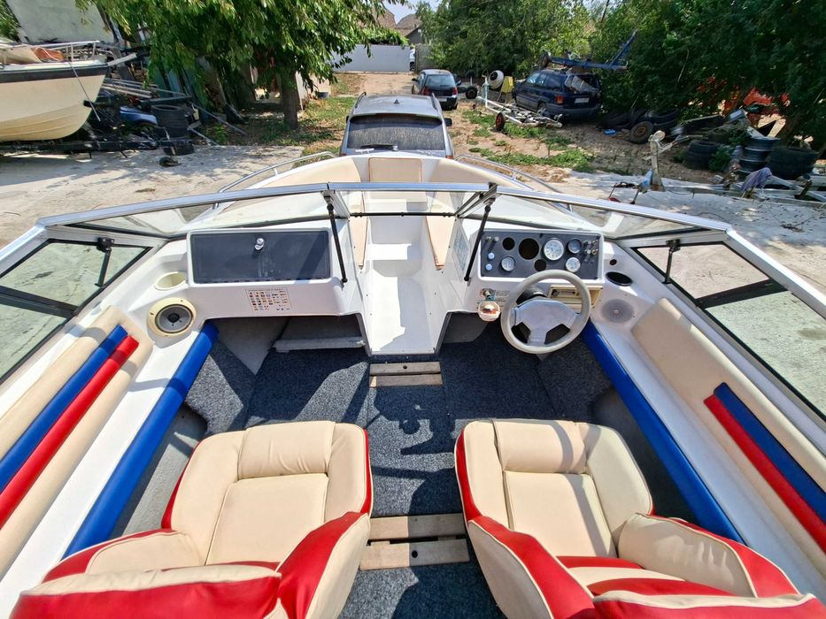 лодка Four Winns 190 Freedom Bowrider