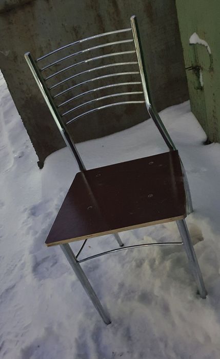 Стул барный и вешалка..