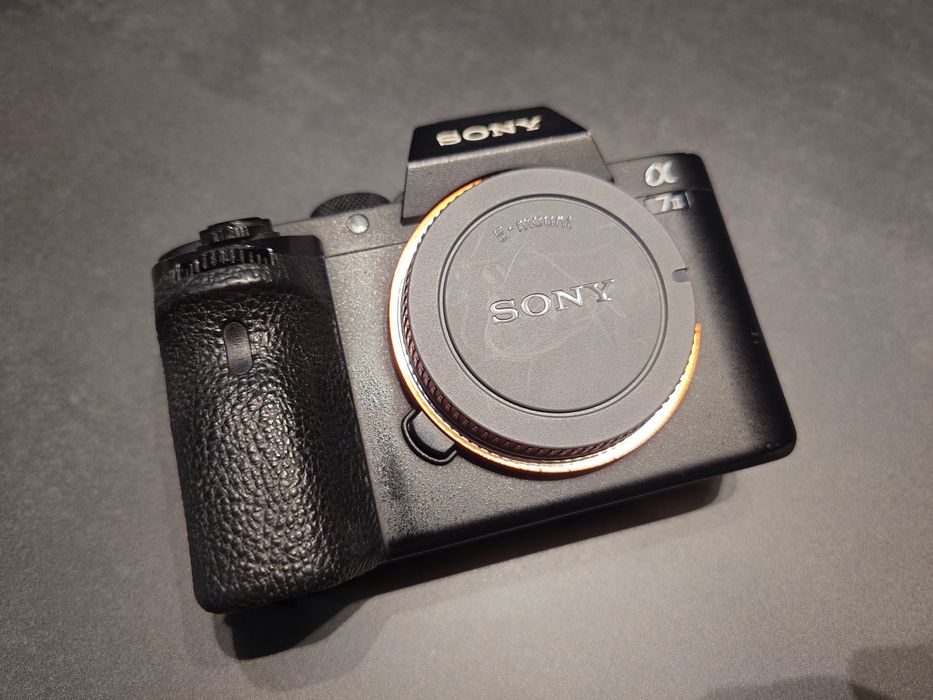 Sony A7 II si cinci baterii, schimb cu iPhone 17 Pro Max