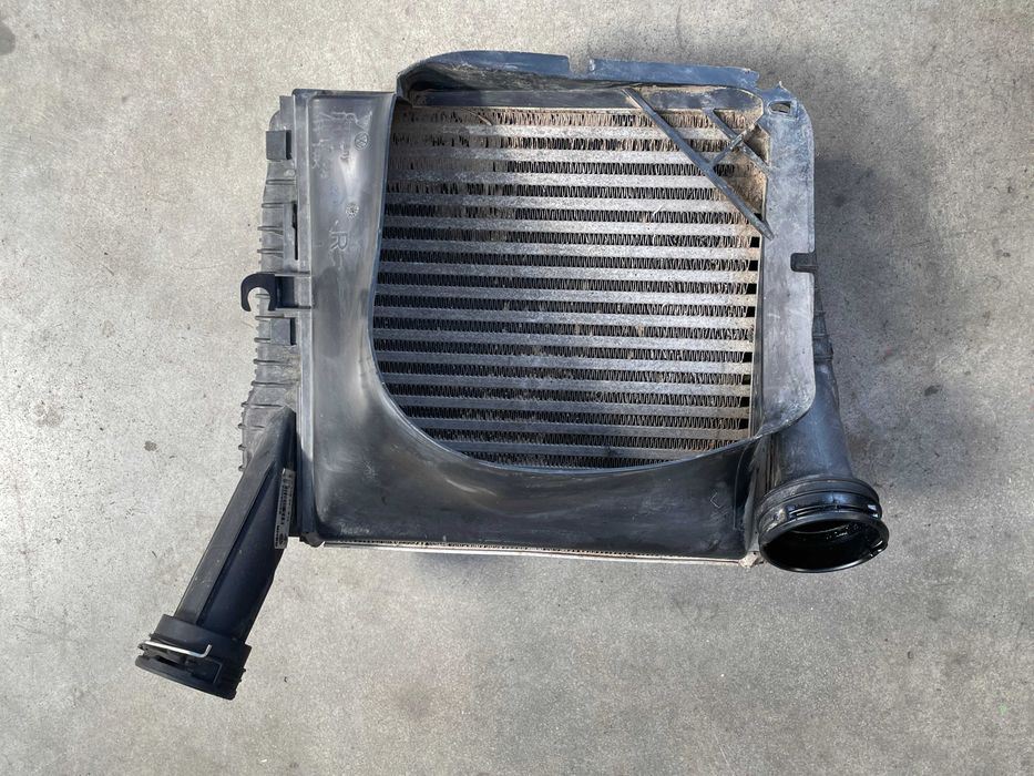Intercooler dreapta + deflector  Vw Touareg 7P/Cayenne cod 7L6145804A