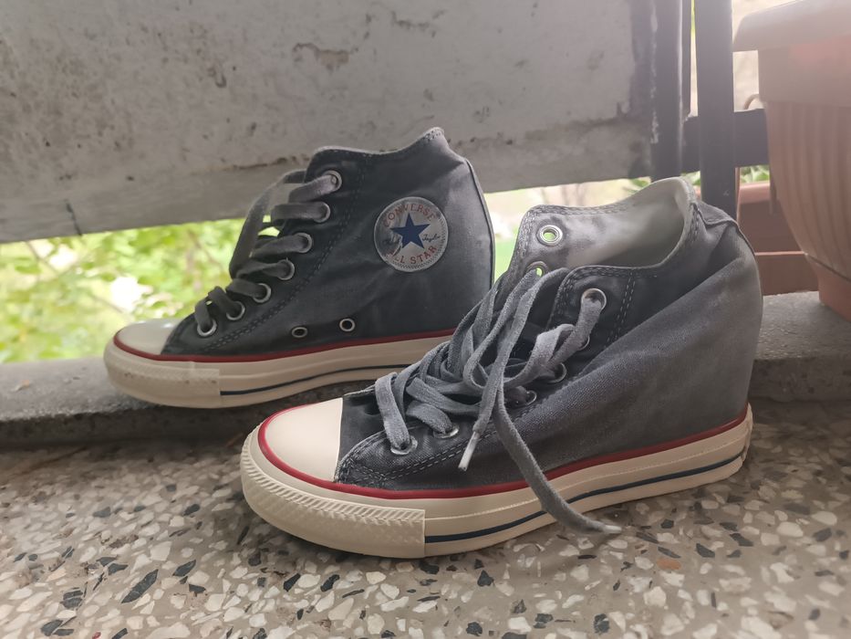 Кецове converse на платформа