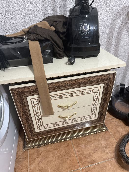 Продам шкаф комод и тумбы в подарок