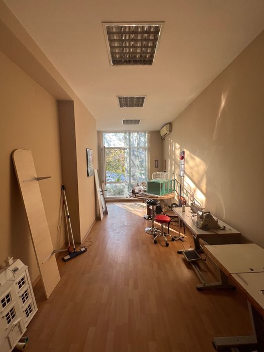 Дава се под наем Офис в Шумен, Център - 18 кв.м за 127.5 € - Снимка #1