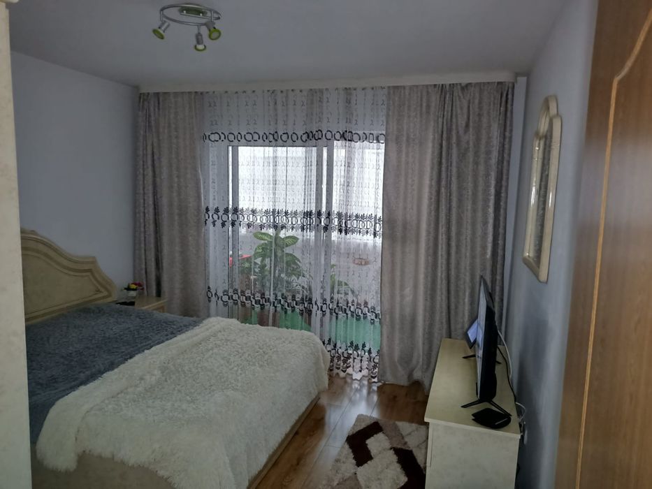 Apartament cu trei camere și Masina