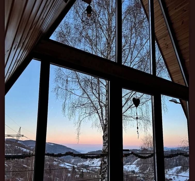 Cabanele A-Frame cu ciubăr de închiriat