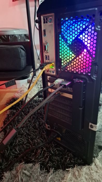 Vând calculator GTX 1650
