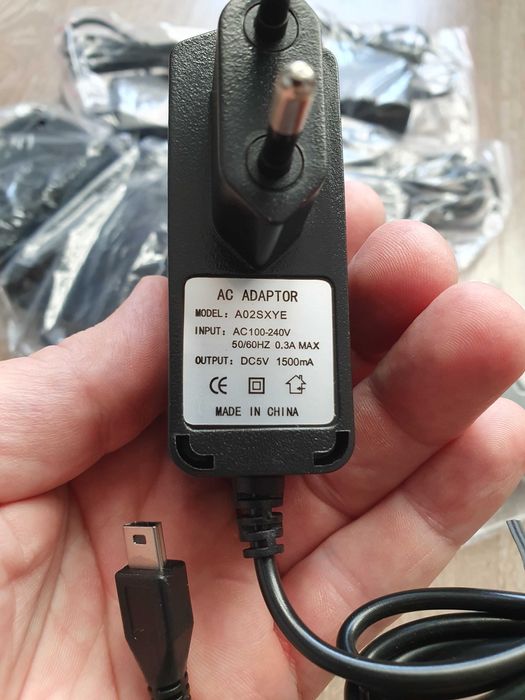 300 броя USB зарядни за GPS навигация на пакетна цена