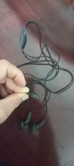 Срочно продаётся наушники для телефона