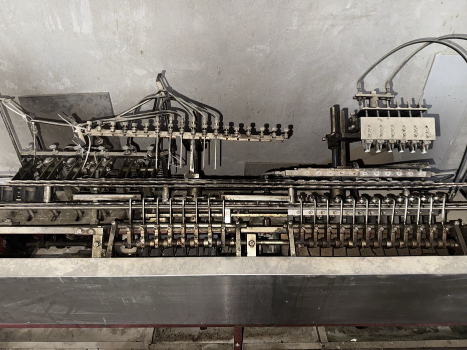 Ampula quyib yopib beradigan stanok sotiladi