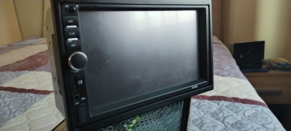 Продавам Мултимедия 2 дин 7 " ича