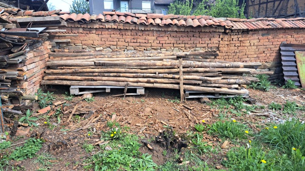 Стари дървени греди  . Дъб  и бук