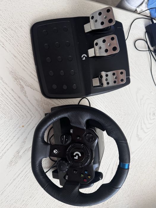 Игровой руль Logitech G923 (Xbox/PC) + педали