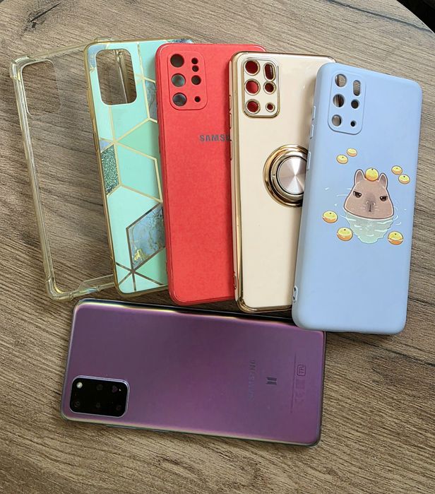 Смартфон Galaxy S20+ 
созданным при участии группы BTS