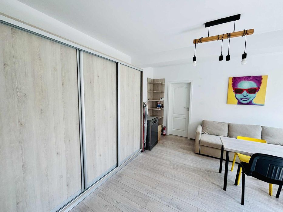 Apartament modern cu gradina.