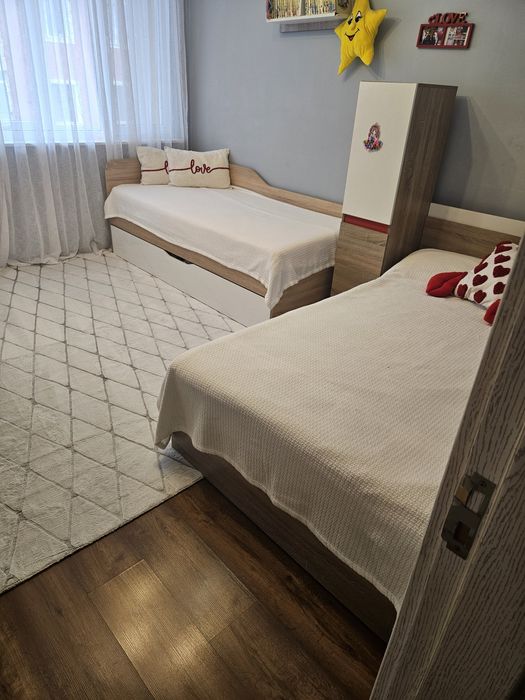 Продавам се 4-ри стаен ап.идеален център с паркове място без посредник
