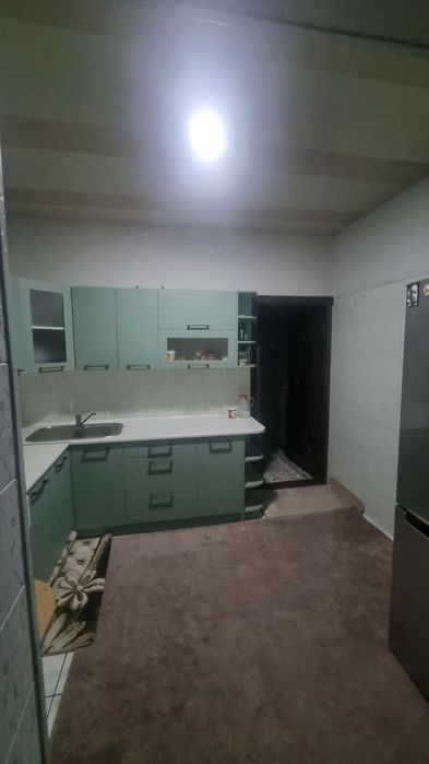 квартира на массиве Сергели-3. Прямо вдоль дороги.