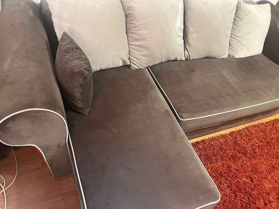 Vand coltar extensibil, stare foarte buna, 2,6 m x 1,5 m, cu lazi de depozitare sub ambele laturi