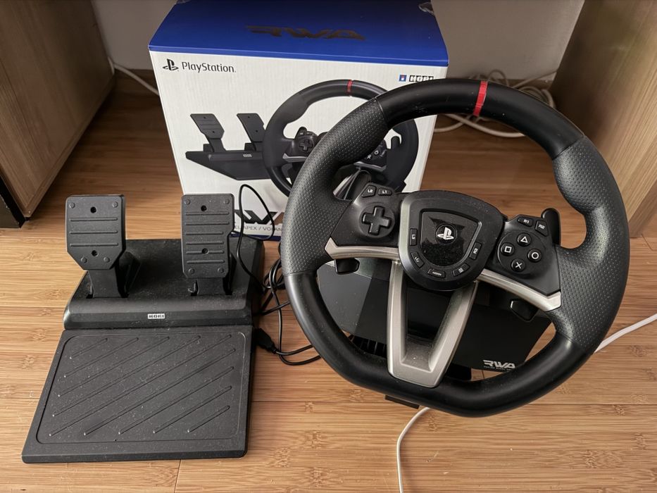 Vând Ps4 cu Volan si pedale+jocuri