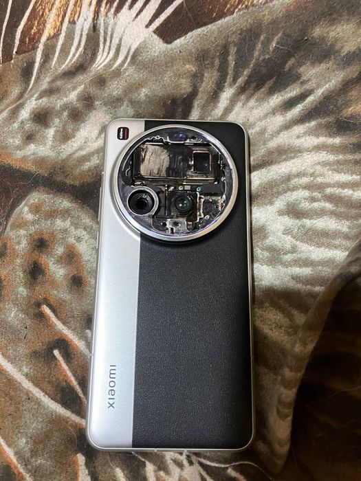 Продам телефон Xiaomi 15 ultra