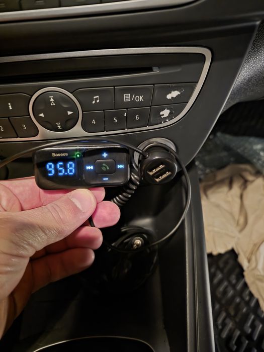 Modulatoare FM Bluetooth Baseus