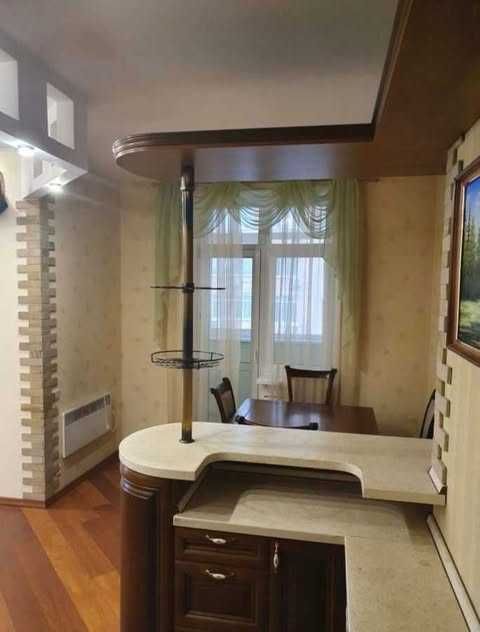 Продава се Тристаен апартамент в София, Център - 90 кв.м за 2778 €/кв.м - Снимка #2