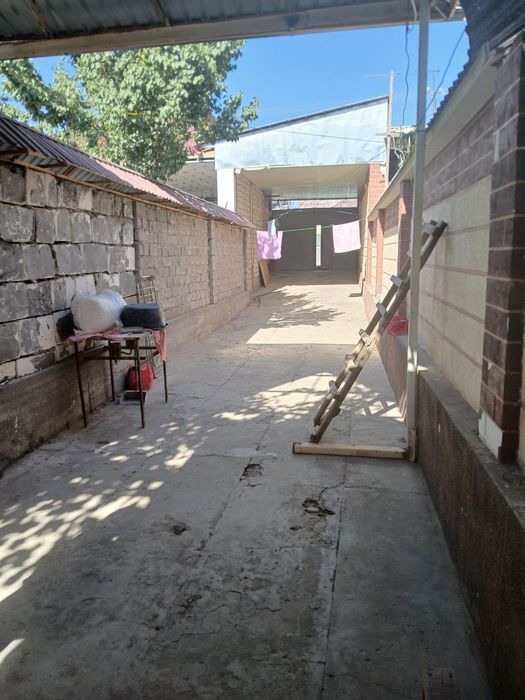 Барданкулда.Юкори чирчик тумани.1.5соток 2хона.йулдан 300метр кирилади