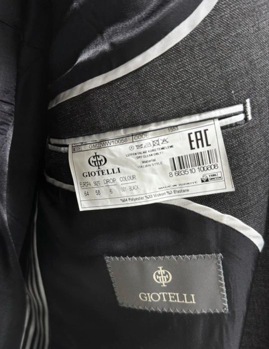 Costum elegant barbati