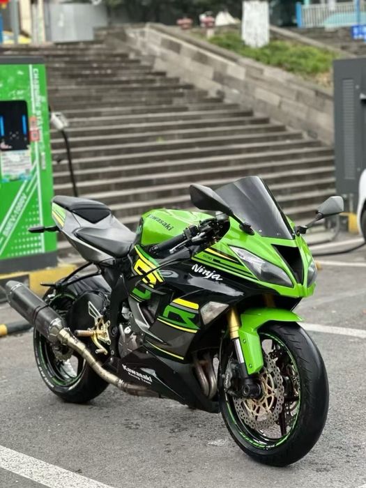 Kawasaki zx6r sotiladi