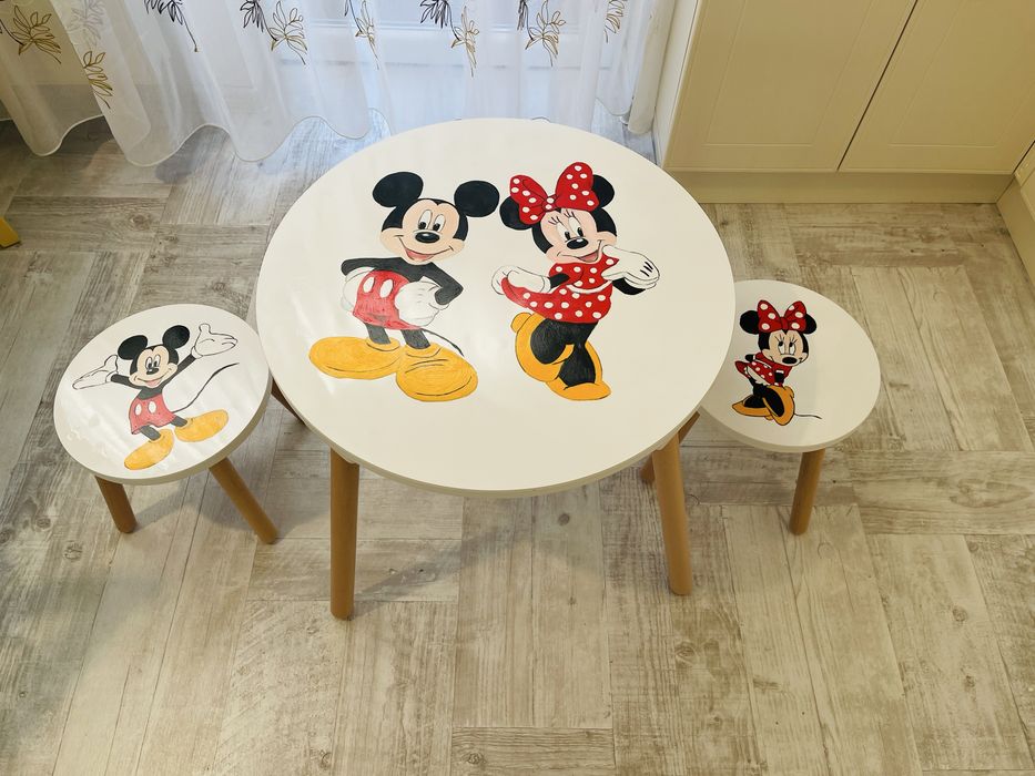 Masa cu 2 scaune pictate  manual