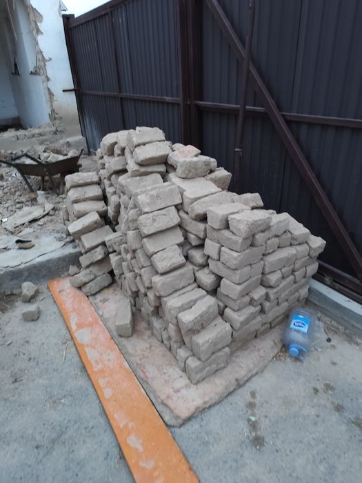 Кірпіштер сатылады