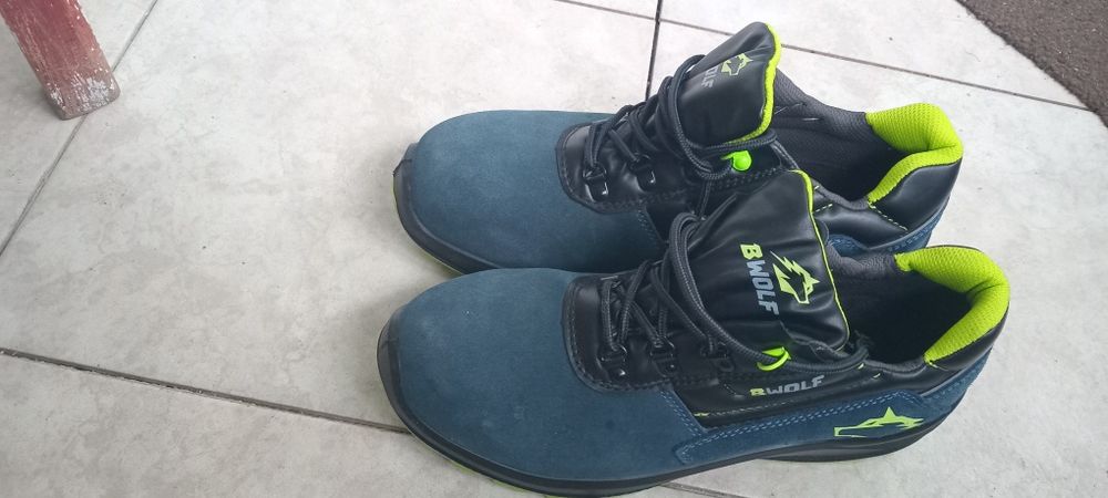 Обувки с бомбе 43