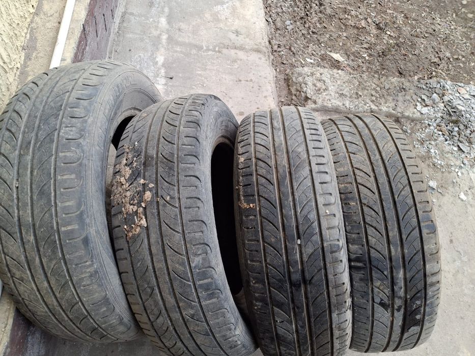Продам шины на автомобиль.