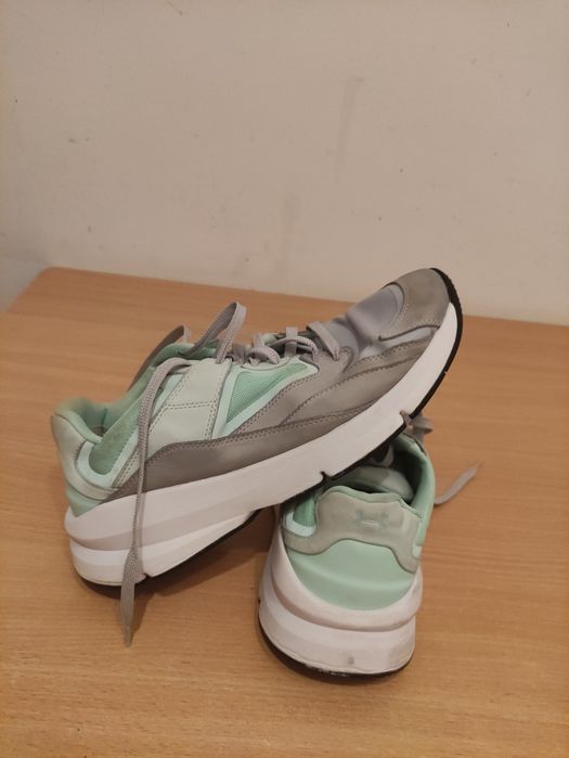 Adidași under armour