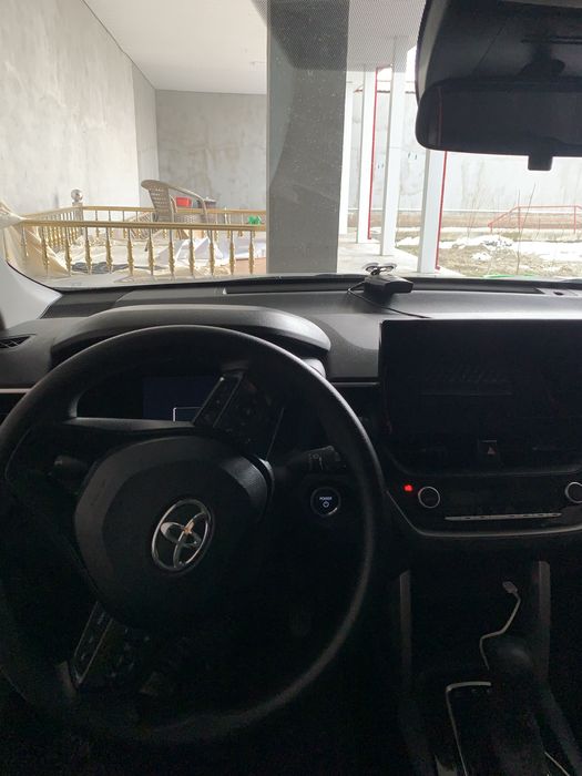 Toyota Carolla cross hybrid 2 позиция
