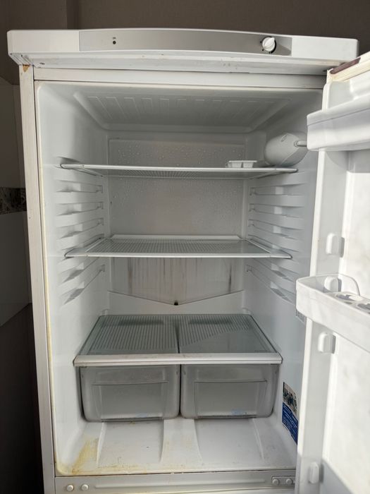 Холодильник Indesit двухкамерный, рабочий. Астана.