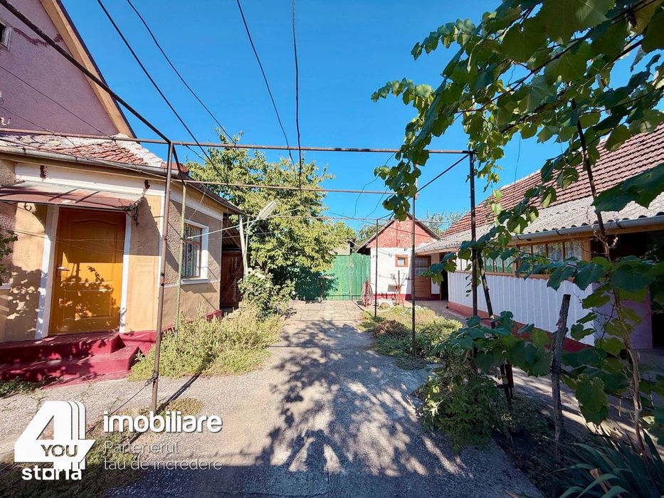 Proprietate în Țipari,formată din casă cu anexe+teren intravilan2880mp