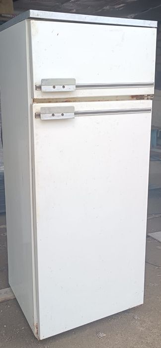 Холодильник двухкамерный продам